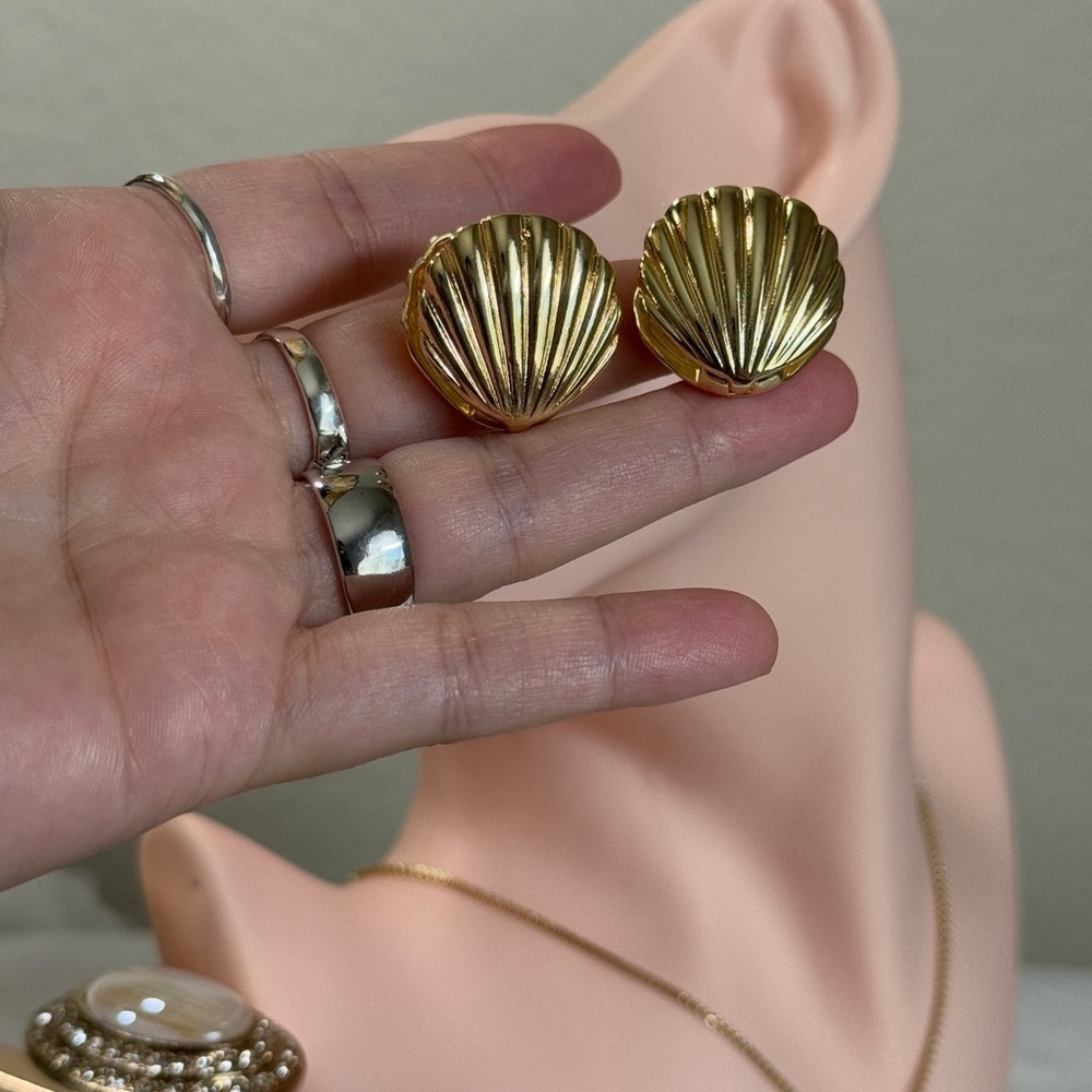 Boho Style Gold Seashell Earrings - Picture 4 of 4